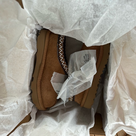 Toddler Tasman Uggs**** never worn! - Picture 4 of 4